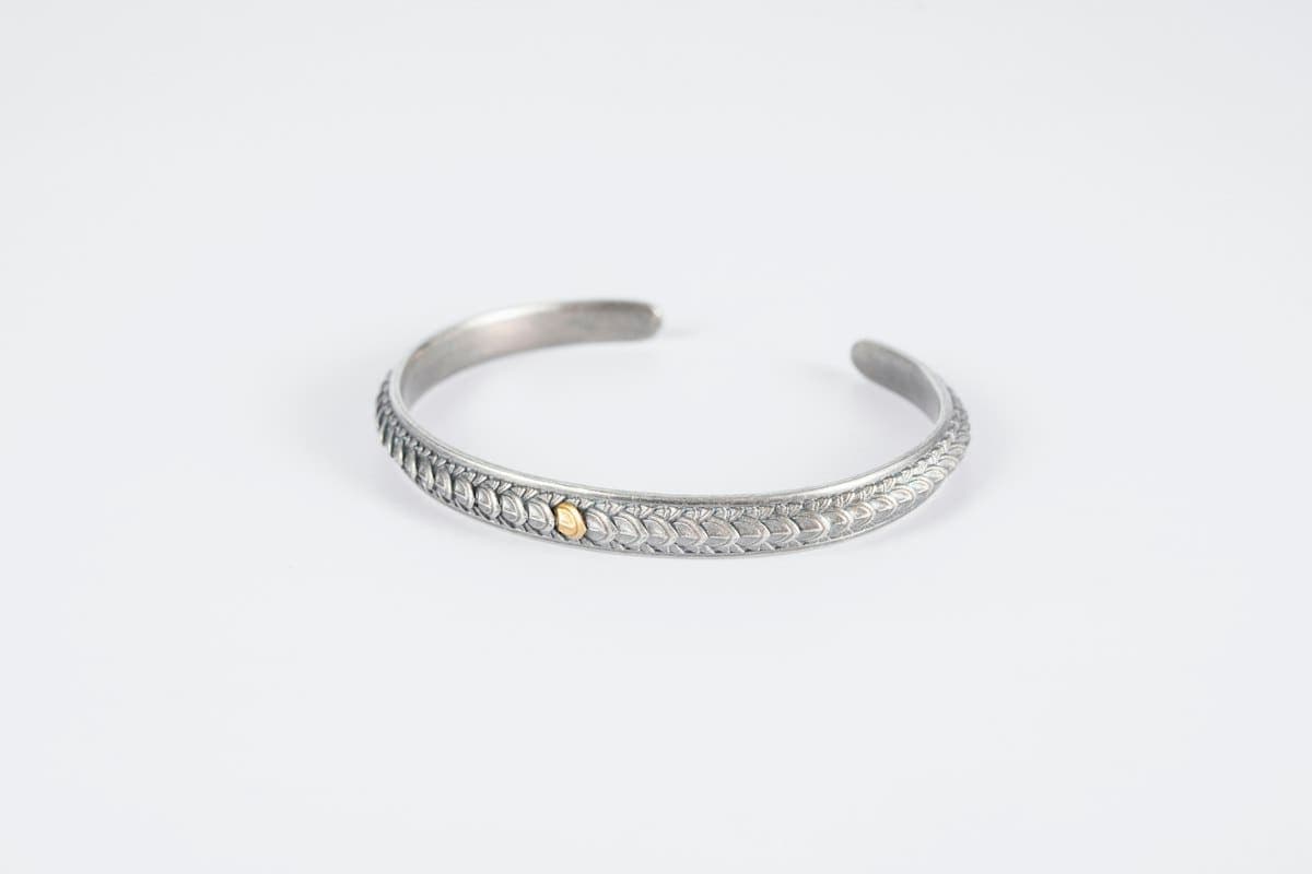 Shera Kada in silver tone