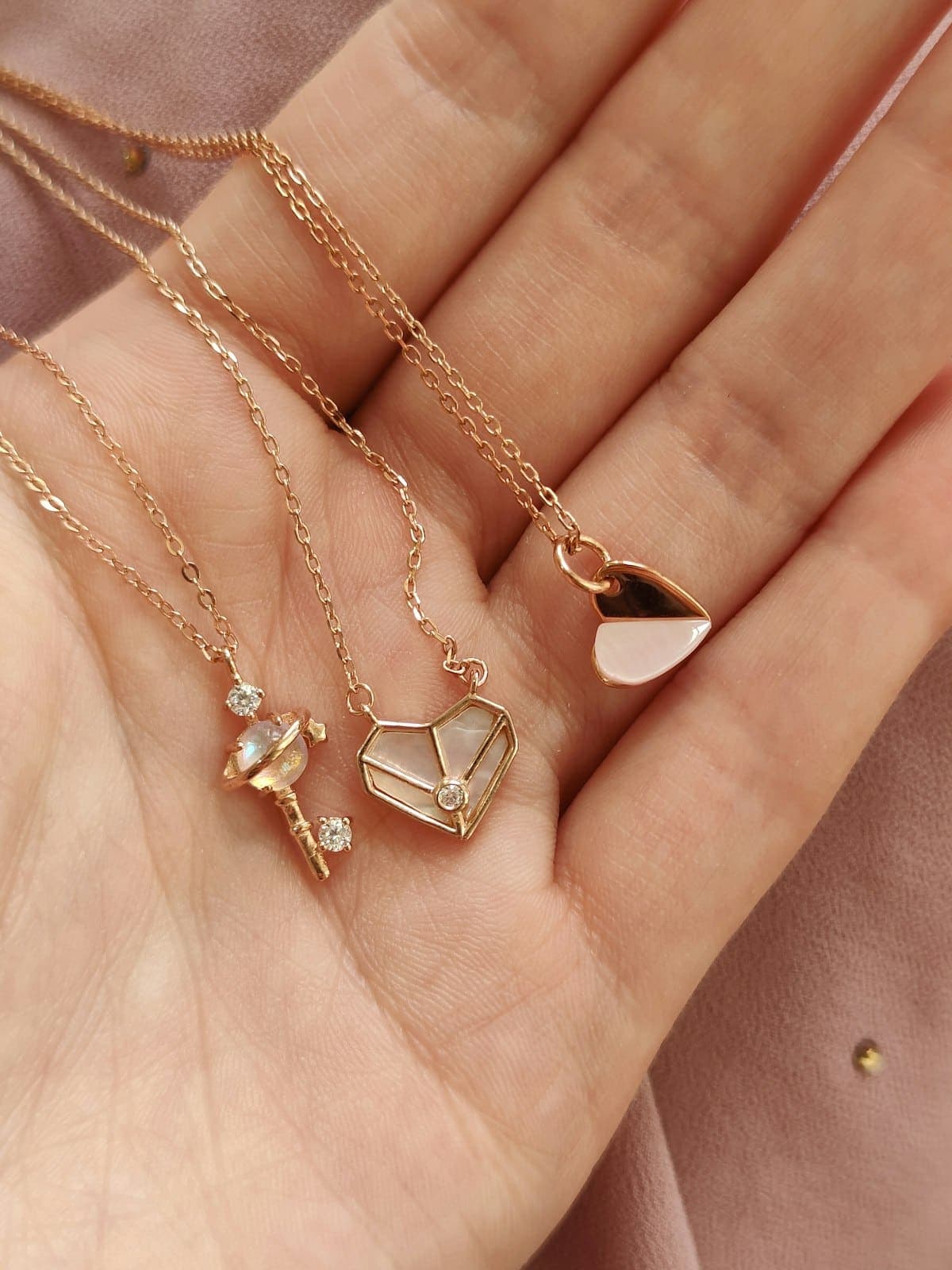 Dil Heart Locket in rose gold tone