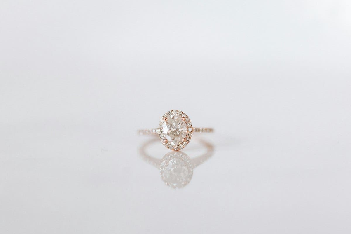 Noor solitaire ring in rose gold tone, close up